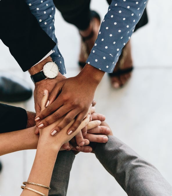 Manos juntas team up